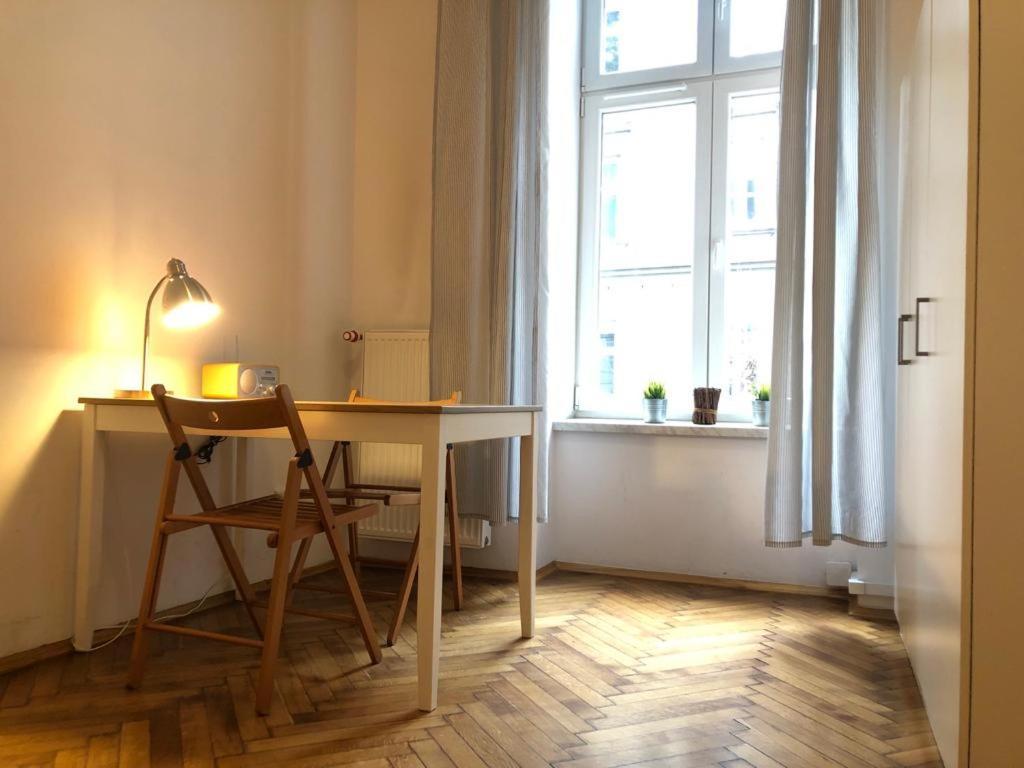 Classic Apartments Pilsudskiego Street Красков Екстериор снимка